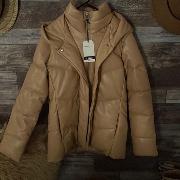 Brand new Abercrombie &Fitch Ultra Vegan Leather puffer midi , SOLD OUT - Picture 3 of 8